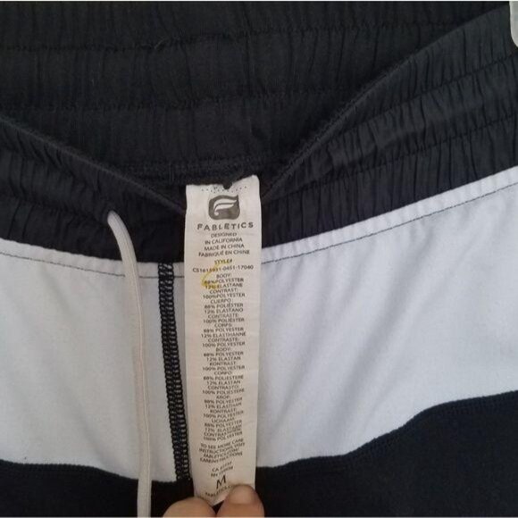 Fabletics Womens Black & White Capri Joggers Size M - Picture 3 of 4